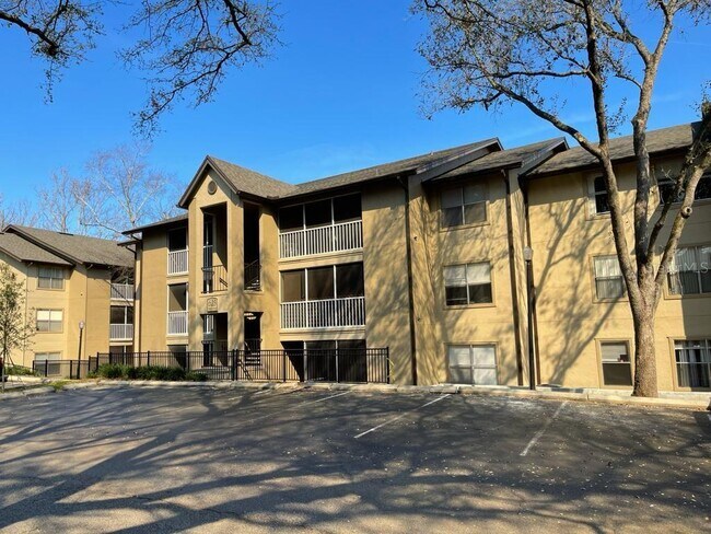Building Photo - 623 Dory Ln