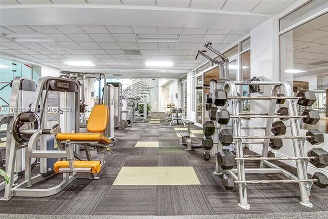 Building Photo - 808 Brickell Key Dr