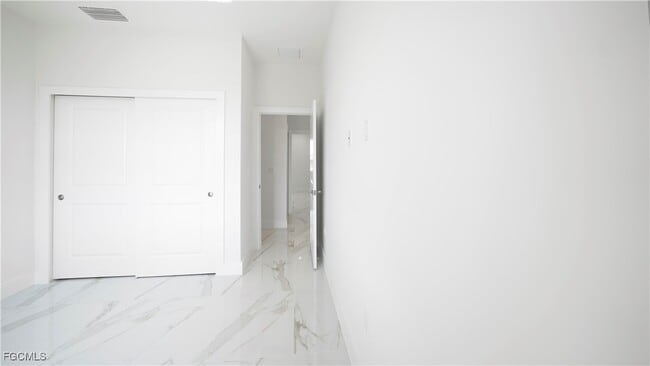 Building Photo - 121 Ichabod Ave