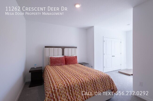 Building Photo - 11262 Crescent Deer Dr