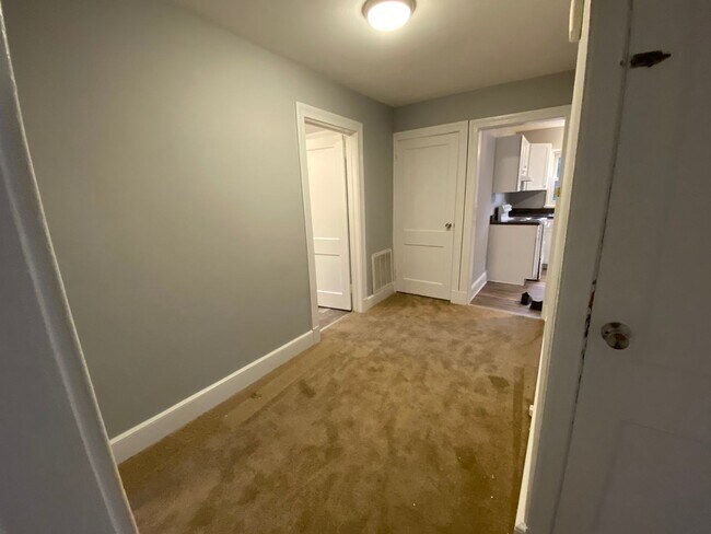 Building Photo - 3 Bedroom 1 bath in Burlington, COMING SOON!