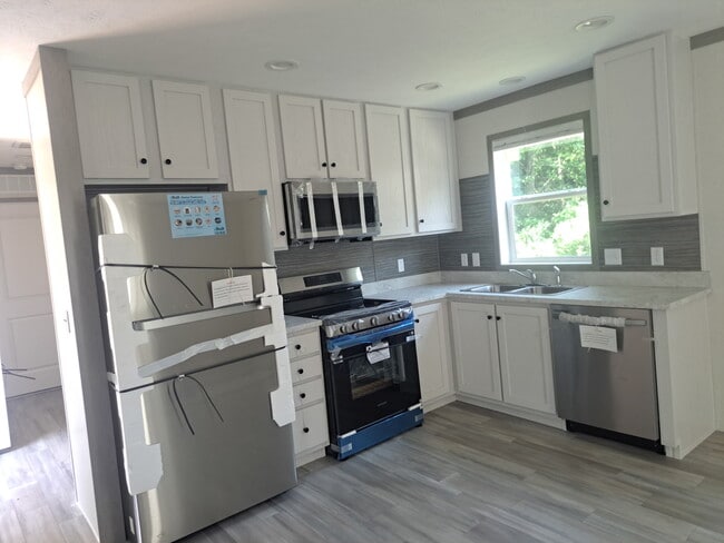 Building Photo - 1112 Colonial Trail W