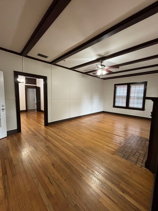 Building Photo - FALL 2026!!! Historic Woodbury Row 4 Bedro...