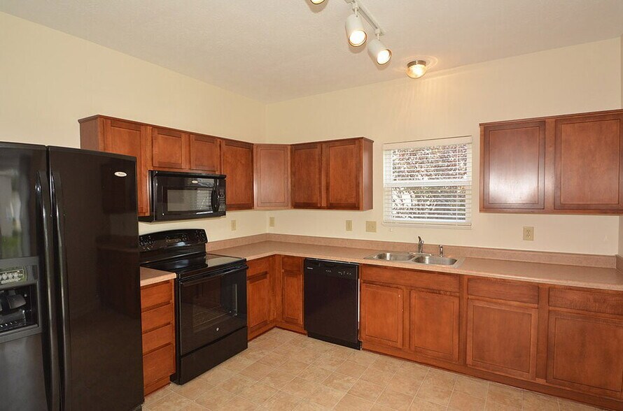 Building Photo - 15156 War Emblem Dr