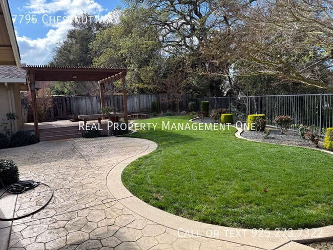 Building Photo - 7795 Chestnut Way