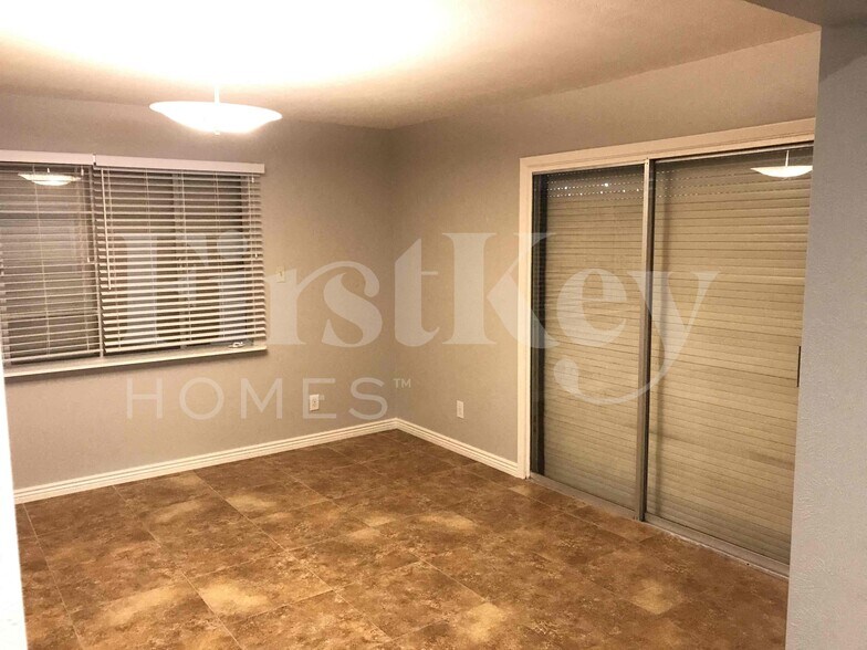 Building Photo - 2308 W Orchid Ln