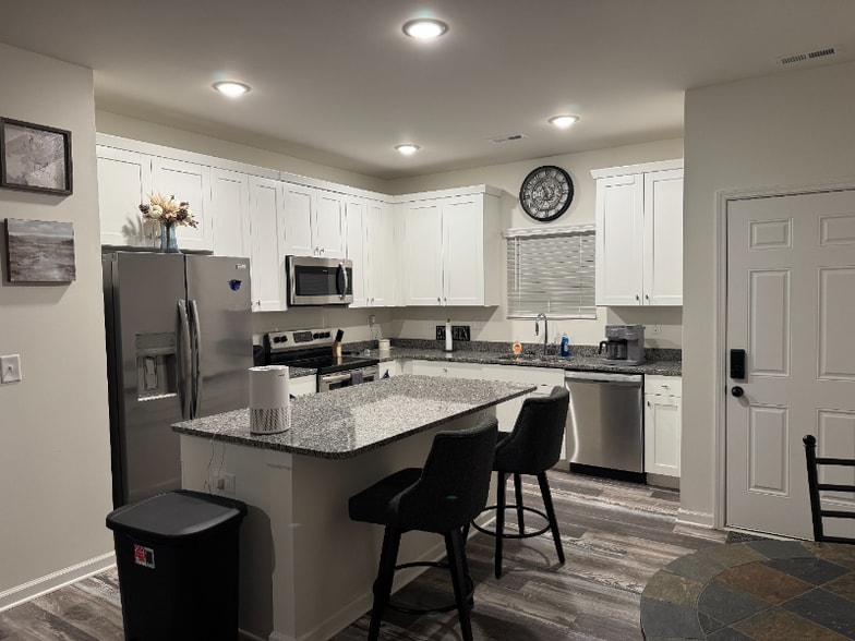 Building Photo - 533 Gantt St