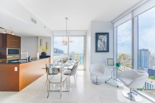 Building Photo - 485 Brickell Ave
