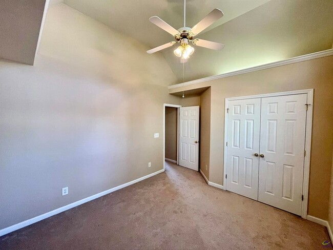 Building Photo - 103 Oros Point