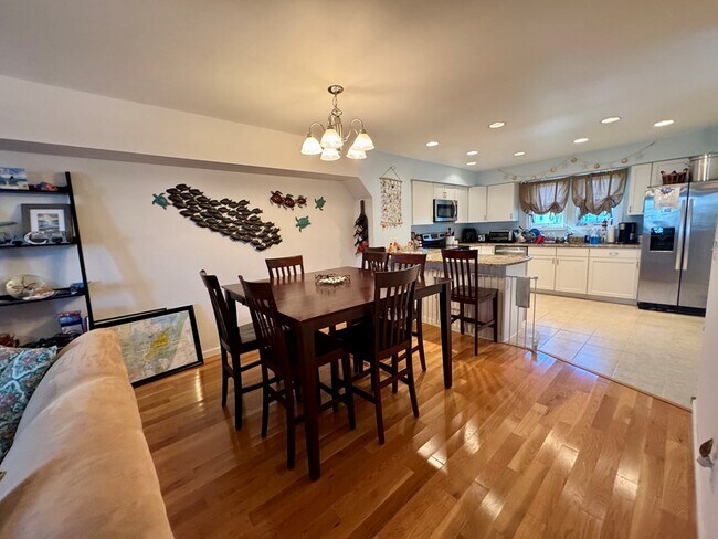 Building Photo - 6386 Waters Edge Dr