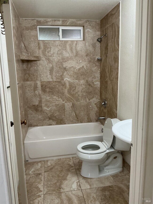 Building Photo - 212 S E St