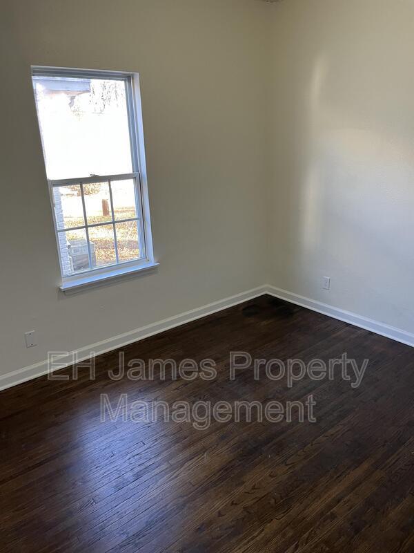 Building Photo - 1627 N Denver Ave