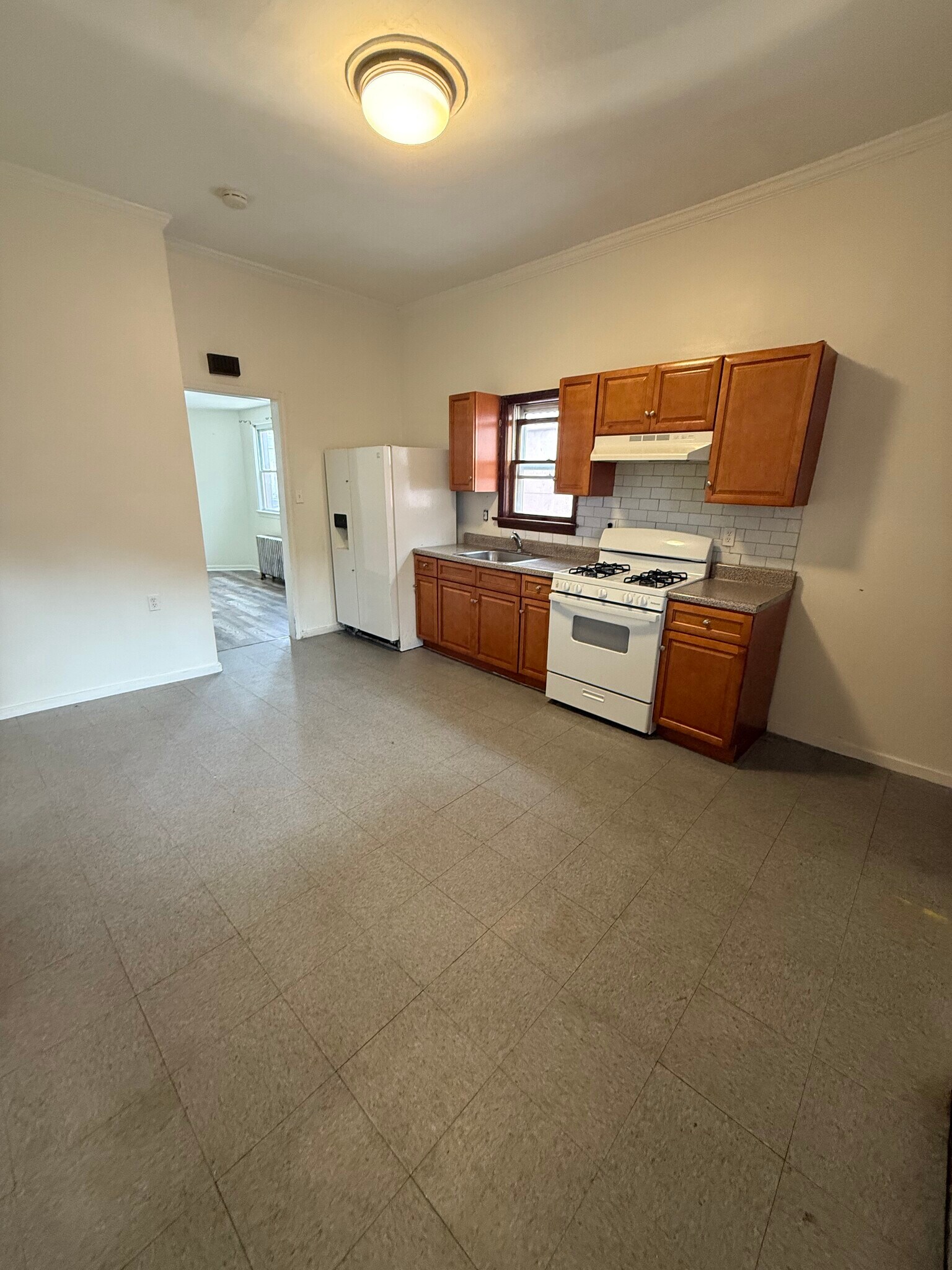 Kitchen - 140 E Jersey St