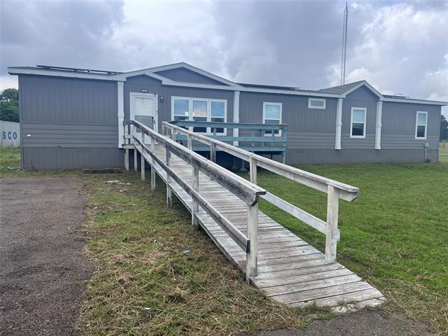 Building Photo - 470 Fm 896