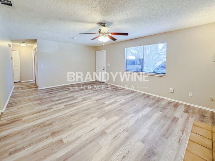 Building Photo - 3436 Woodland Dr