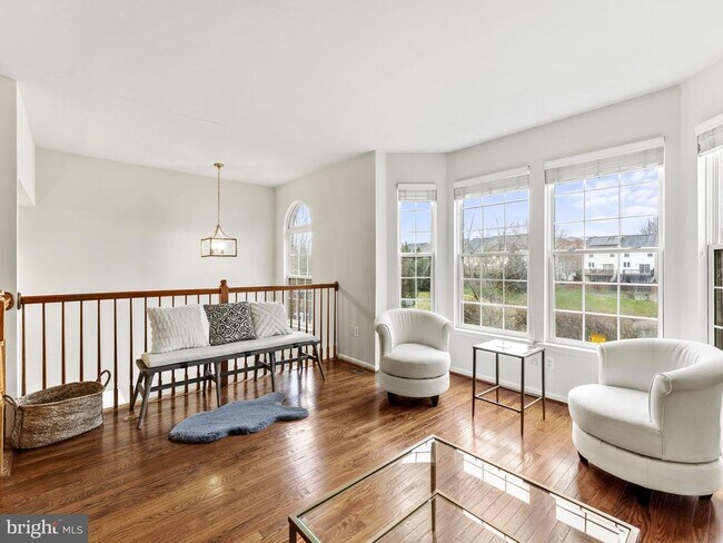 Building Photo - 8873 Royal Doulton Ln