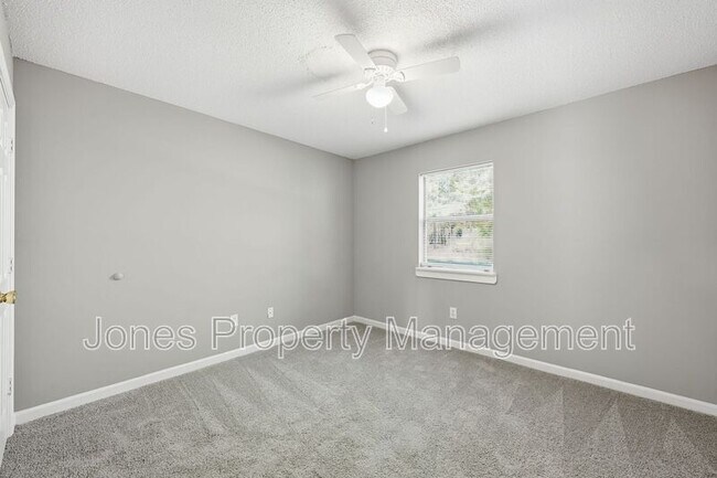 Building Photo - 905 Chimneys Ln