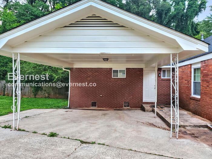 Building Photo - 2672 Northview Ave