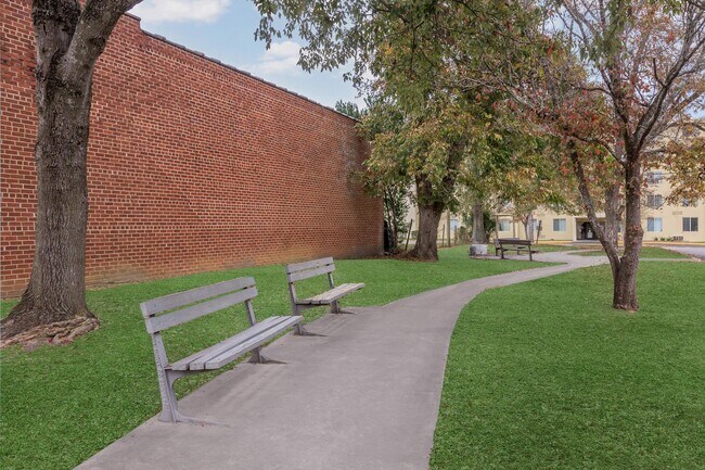 Building Photo - Fitzgerald Summit