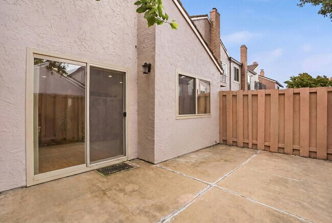 Building Photo - 2524 Roblar Ln