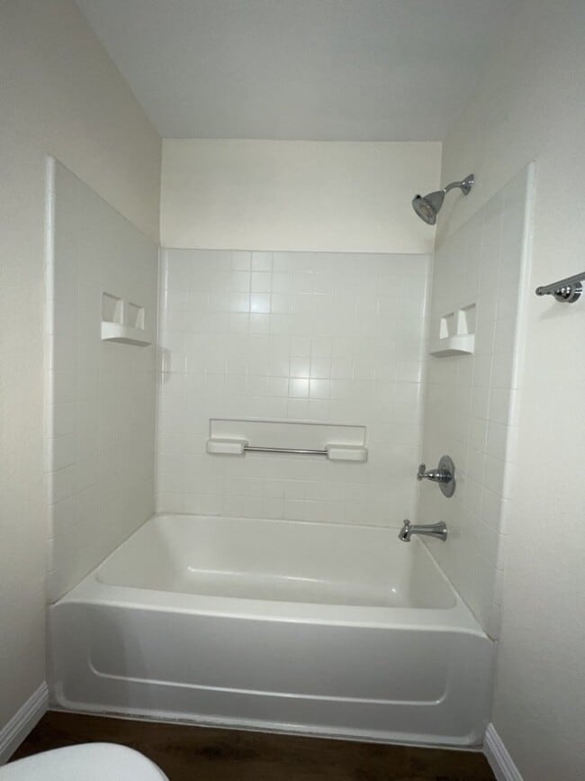 Building Photo - SPACIOUS 3-BEDROOM 2 1/2 BATH TOWNHOME IN GATED COMMUNITY