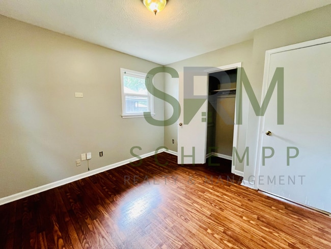 Building Photo - **NOW AVAILABLE** Updated 3BR Ranch in Shively Section 8 Accepted