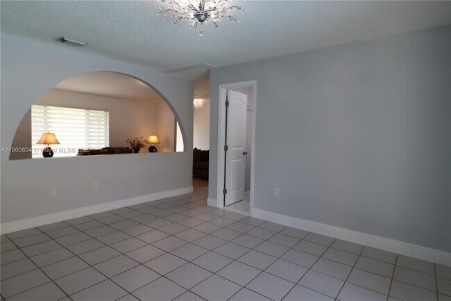 Building Photo - 10615 SW 129th Ct