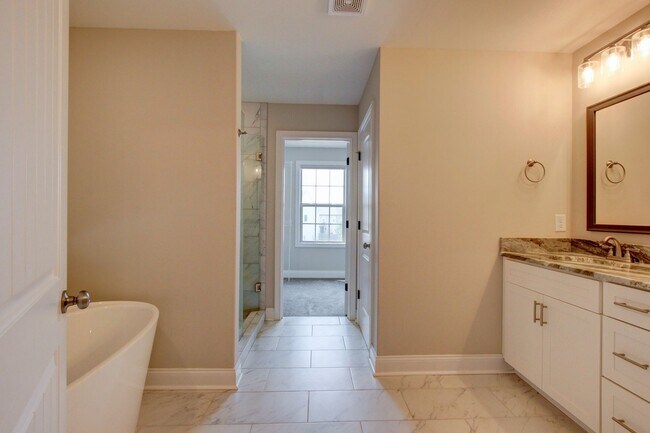 Building Photo - 230 Cotoneaster Ln