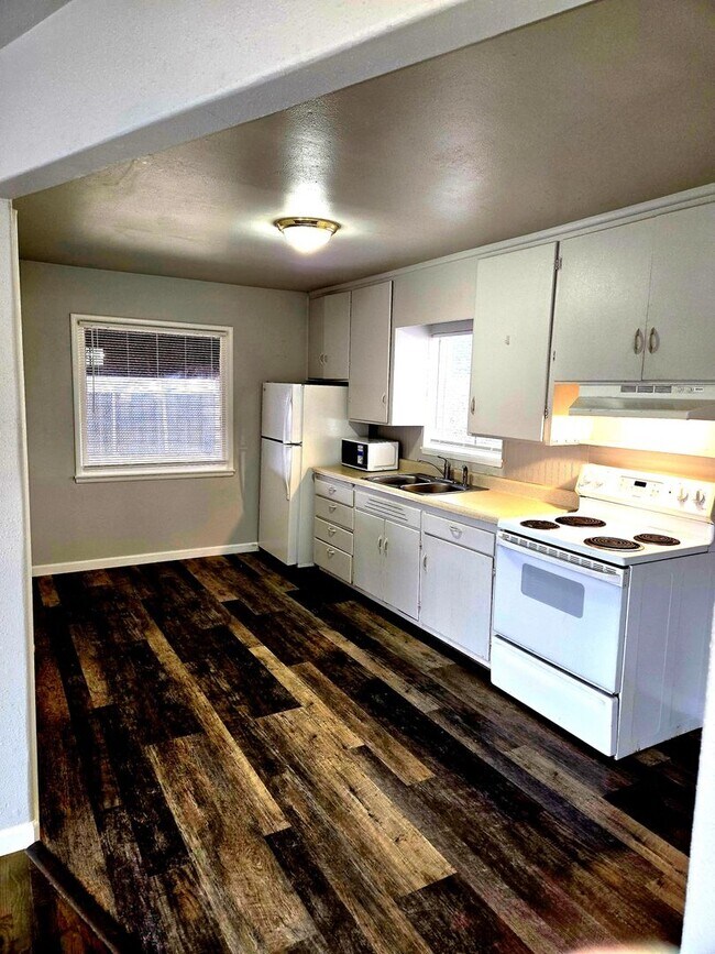 Building Photo - 8420 S Tacoma Way
