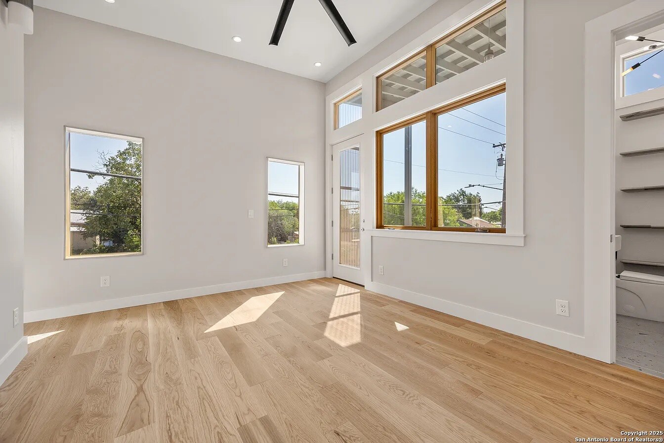 Building Photo - Room in Townhome on S Cherry St
