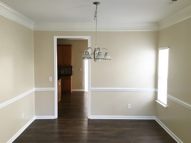 Building Photo - 1635 Swan Dr