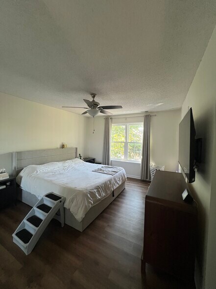 Building Photo - 8814 Meadowmont View Dr