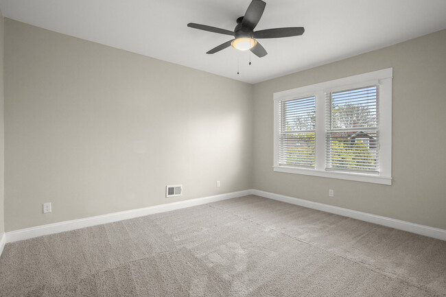 Building Photo - 2909 Fischer St