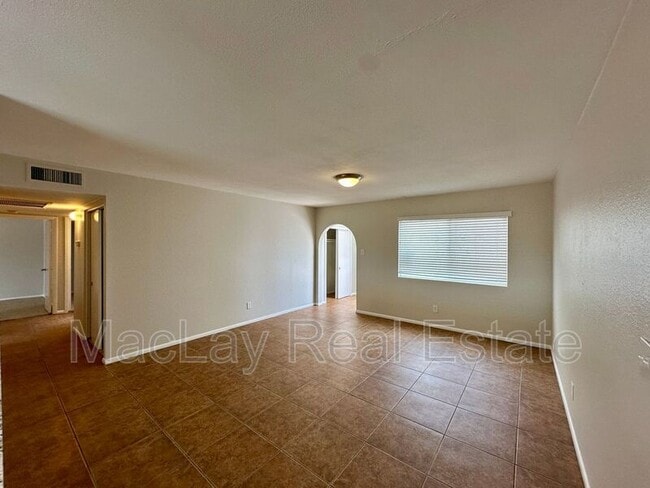 Building Photo - 1441 E Diamond Dr