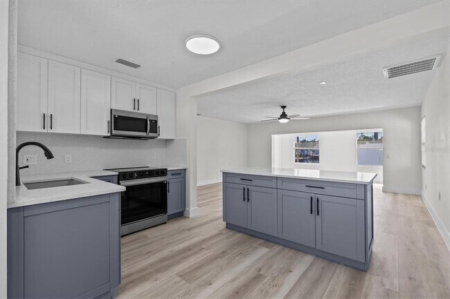 Building Photo - 310 Westwinds Dr E
