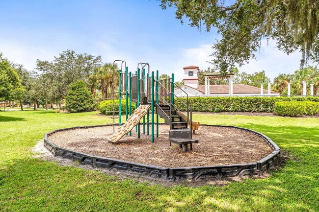 Building Photo - Charming 3 Bed, 2 Bath with Scenic Views i...
