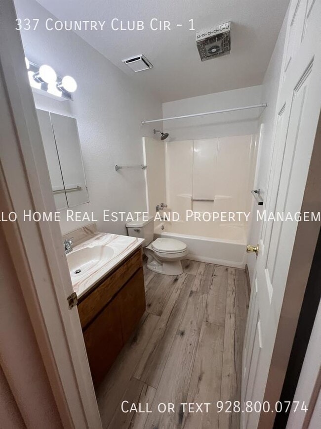 Building Photo - 337 Country Club Cir