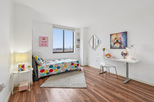 Building Photo - 530 Harmon Cove Tower
