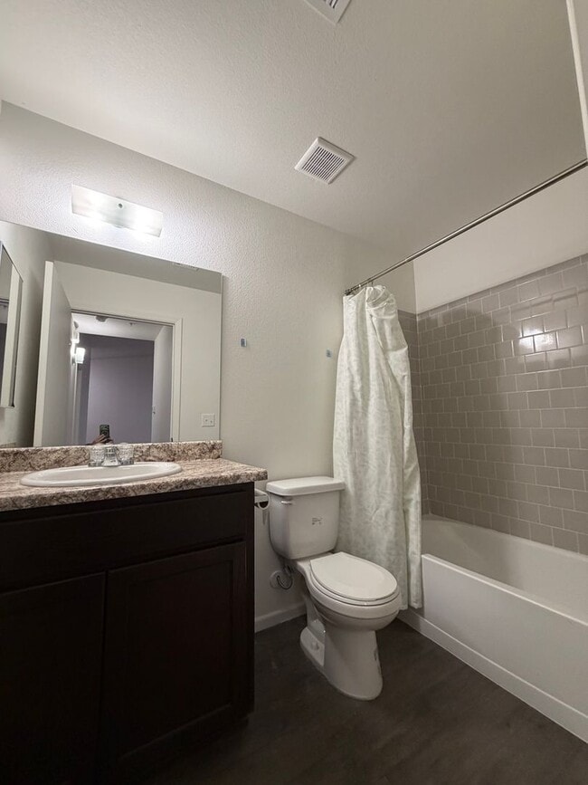 Building Photo - 3 BEDROOM HOME IN DESERT SKY!