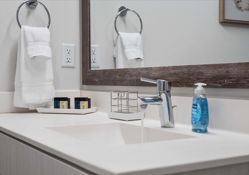 Building Photo - 5022 American Pkwy