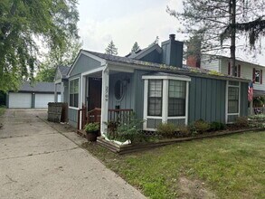 Building Photo - 3-Bedroom Home in Royal Oak – 1242 Sq. Ft....