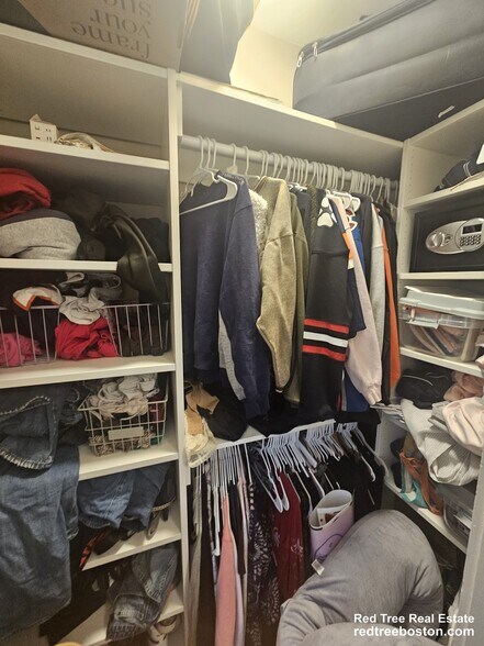 Building Photo - 5 Colliston Rd