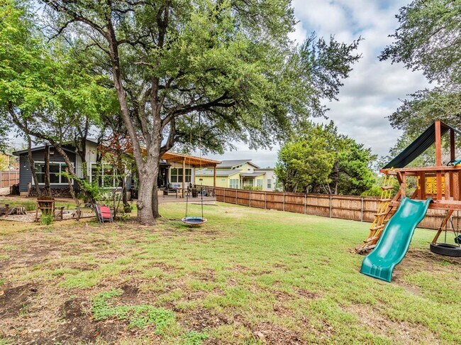 Building Photo - 17215 Oak Cliff Cir