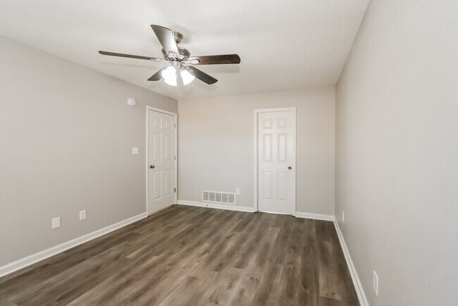 Building Photo - 6422 Manchester St