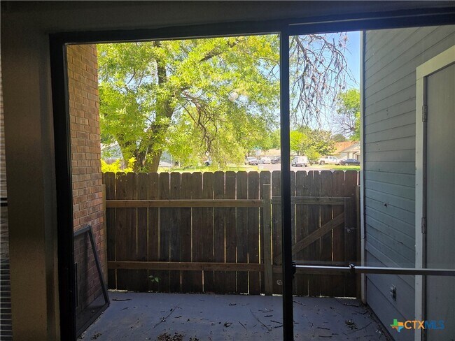 Building Photo - 2411 W Slaughter Ln