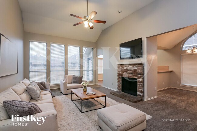 Building Photo - 136 Woodcreek Dr