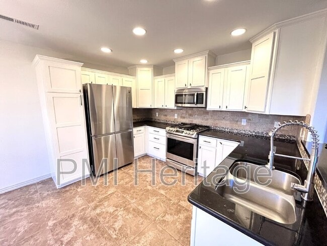 Building Photo - 206 Peyton St