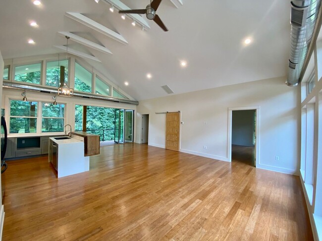 Building Photo - Kenilworth - Modern, Custom Build Now Avai...