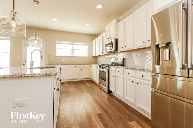 Building Photo - 225 Villa Grande Dr