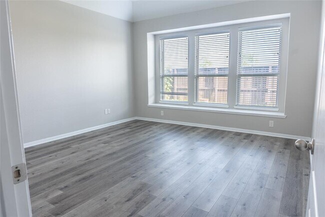 Building Photo - 7708 River Pass Dr